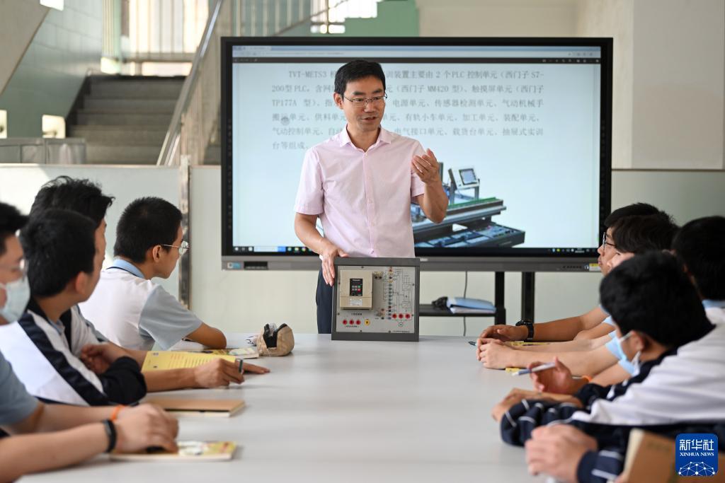 手机港式五张哪个棋牌可以玩